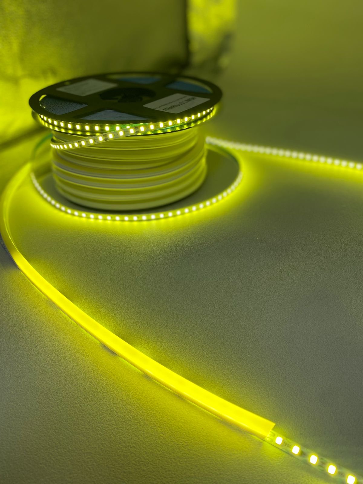 Tira led de neón GENGXIN 2da generación amarillo limón (20m) - Imagen 3